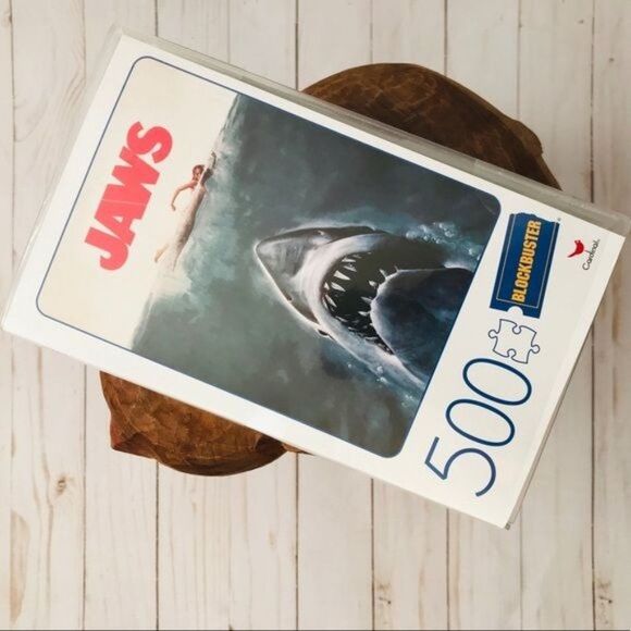 Jaws Movie Blockbuster 500pc Puzzle In Plastic VHS Case - Picture 3 of 5